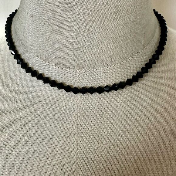 Black beaded necklace - Picture 1 of 8
